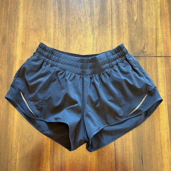 Lululemon Women's Hotty Hot High-Rise Lined Short 2.5" Black Size 6 - Picture 1 of 15
